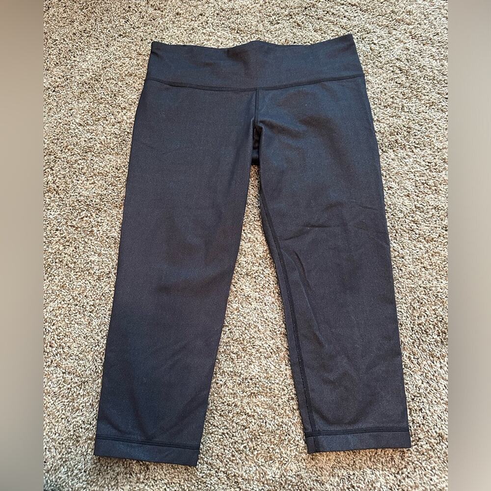 Under Armour, women’s medium leggings, cropped, denim/navy blue
